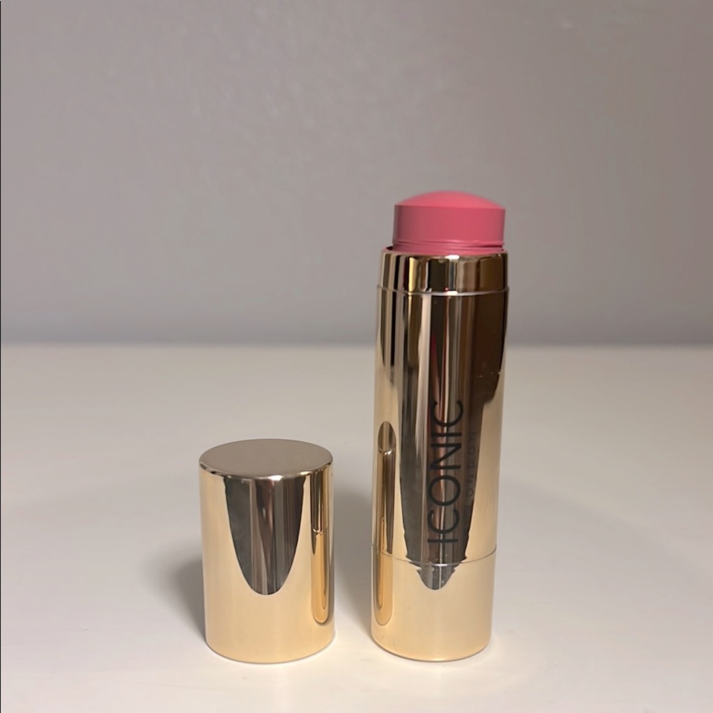 Iconic London Cream to Powder Blurring Blush Stick